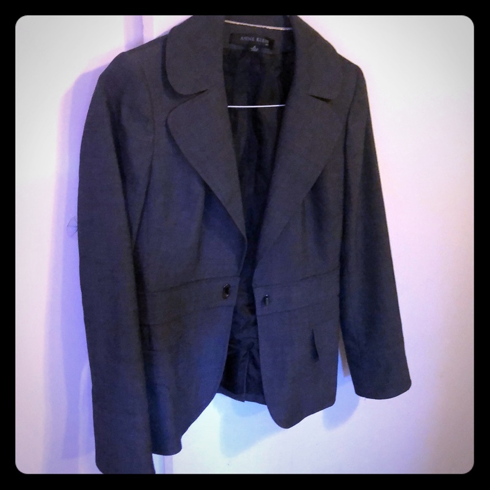 Anne Klein Suit size 4, brand new condition, love!